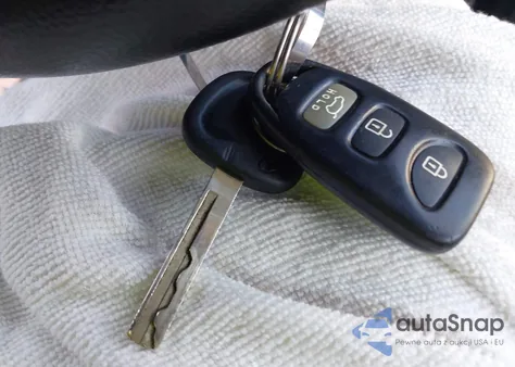 2013 Hyundai Veloster Base W/Gray from USA, damaged, VIN KMHTC6AD8DU086516